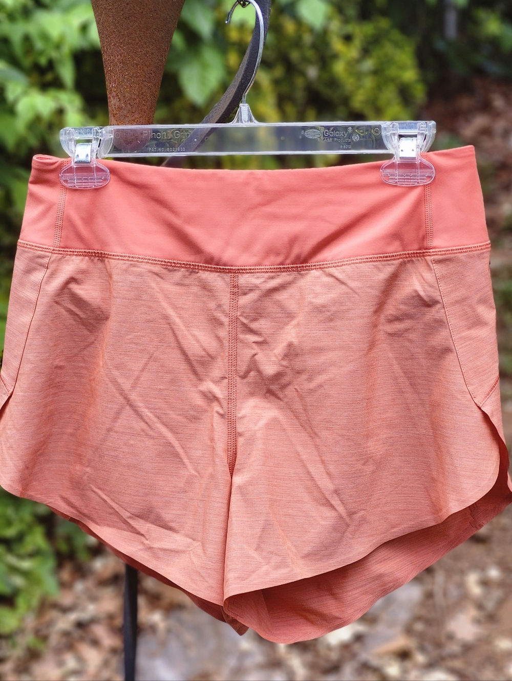 Athleta Run With It Textured 3.5 " Coral/Peach Performance Running Shorts
